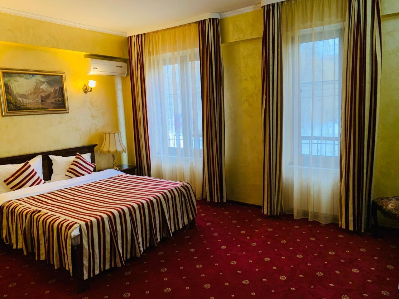 Vila Royal Hotel Bacău Eksteriør billede