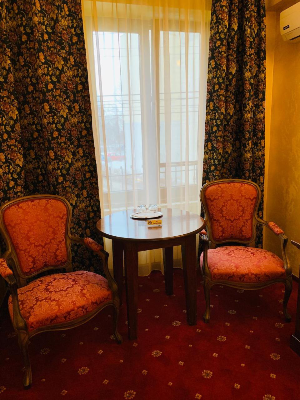 Vila Royal Hotel Bacău Eksteriør billede