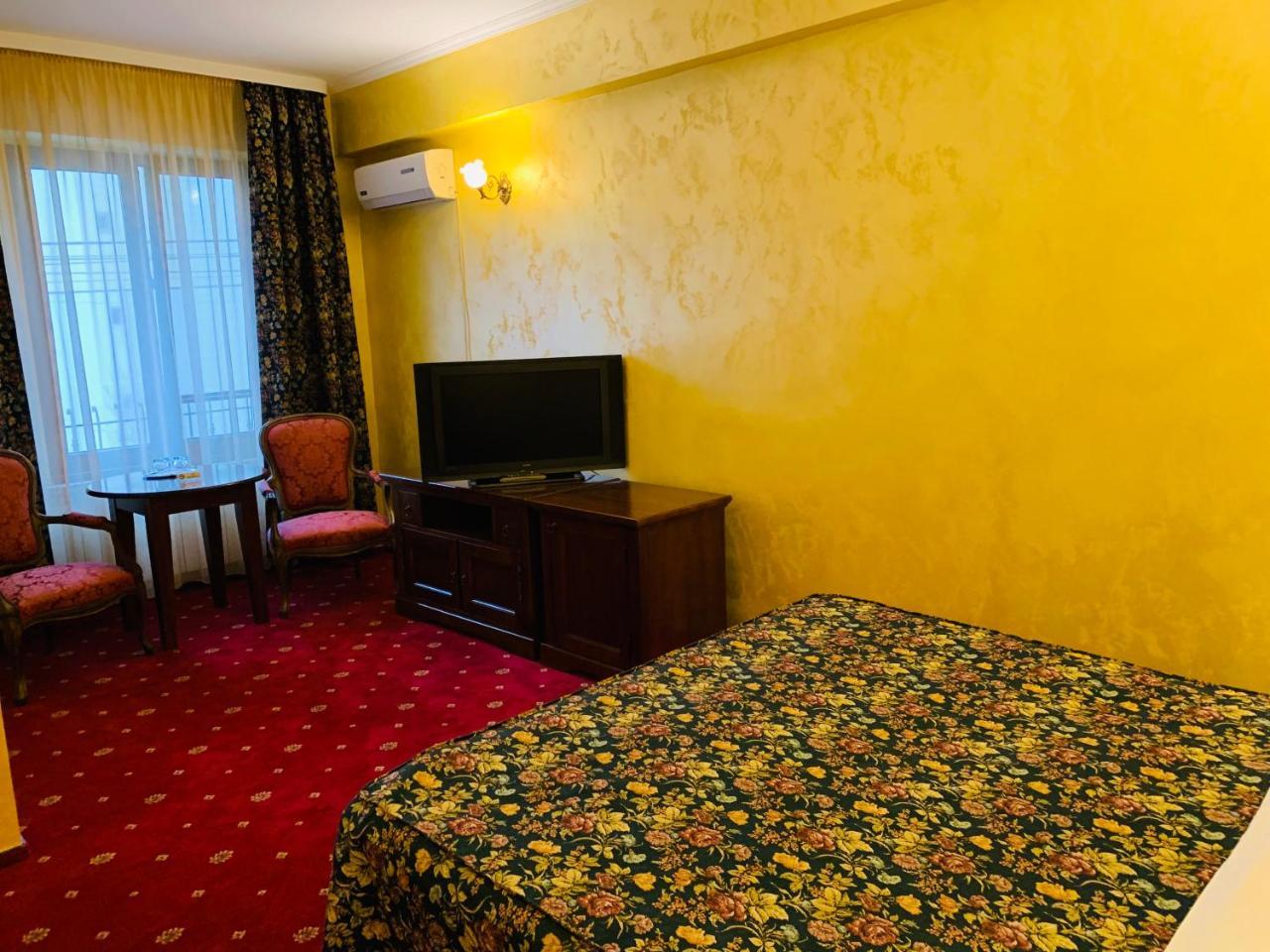 Vila Royal Hotel Bacău Eksteriør billede